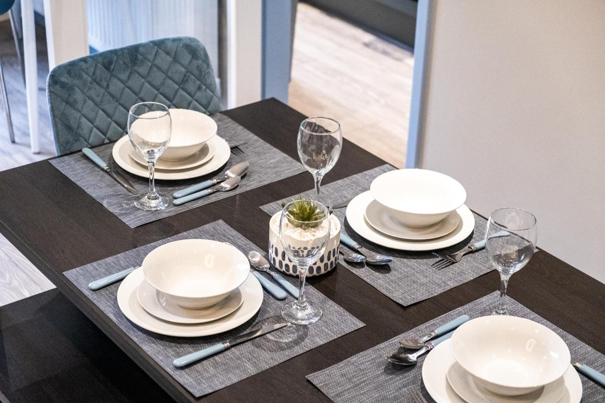Mk 2-Bedroom Contractor'S Gem, 5 Beds, Sleeps 6, Free Parking 밀턴 케인즈 외부 사진