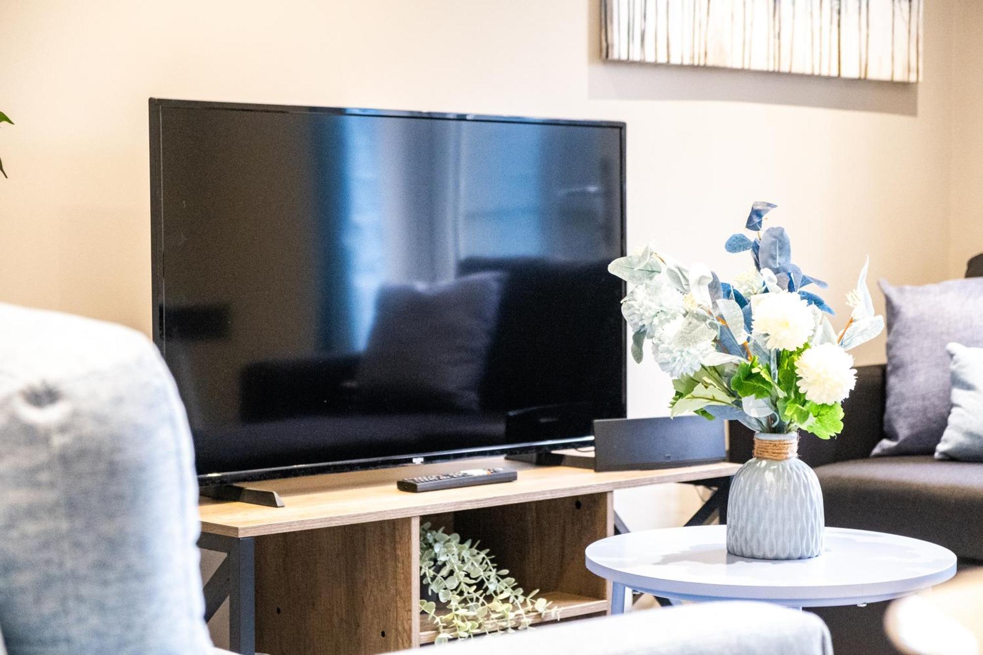 Mk 2-Bedroom Contractor'S Gem, 5 Beds, Sleeps 6, Free Parking 밀턴 케인즈 외부 사진