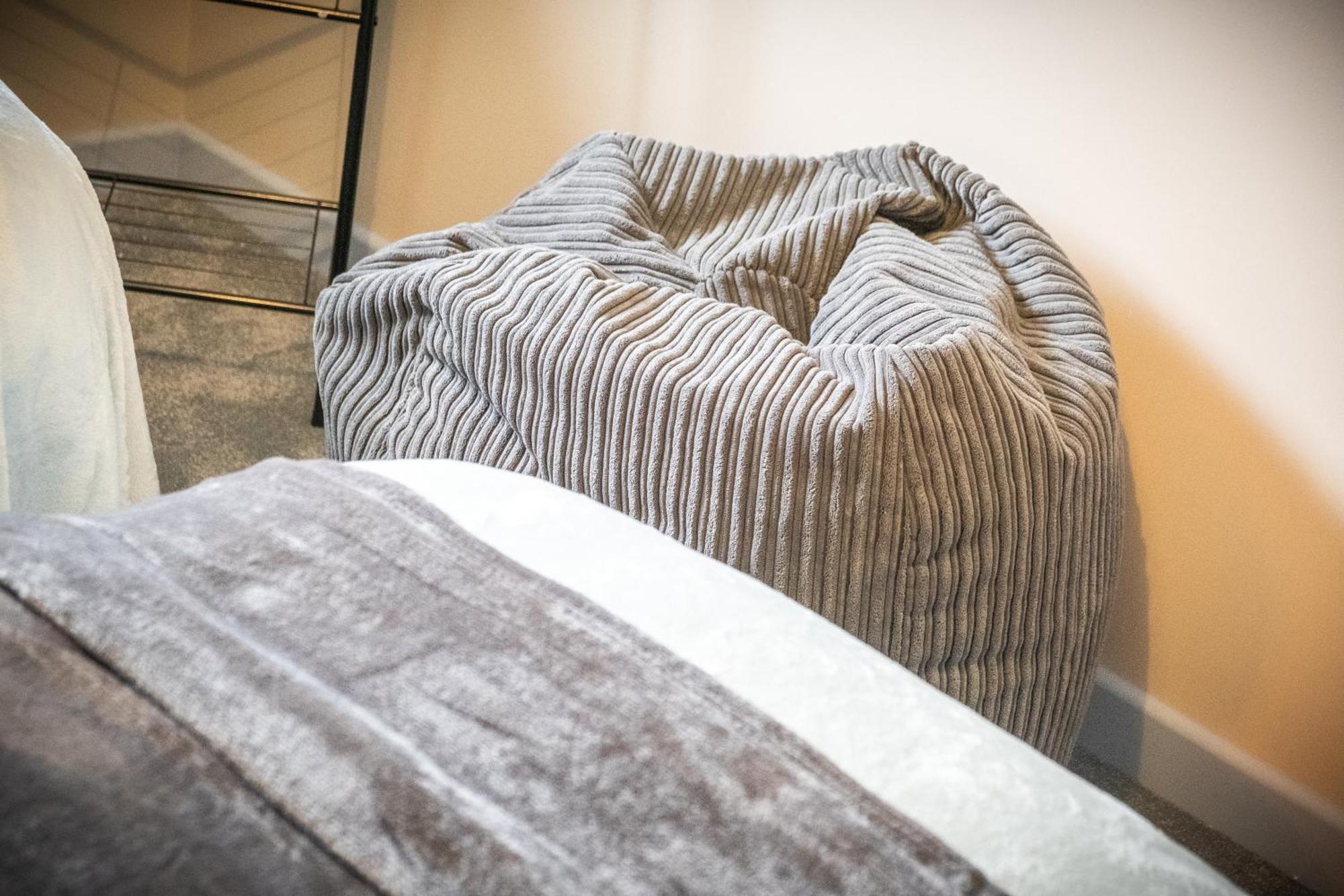 Mk 2-Bedroom Contractor'S Gem, 5 Beds, Sleeps 6, Free Parking 밀턴 케인즈 외부 사진