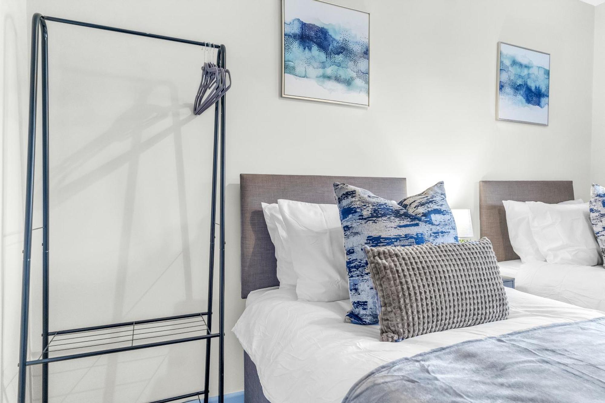 Mk 2-Bedroom Contractor'S Gem, 5 Beds, Sleeps 6, Free Parking 밀턴 케인즈 외부 사진